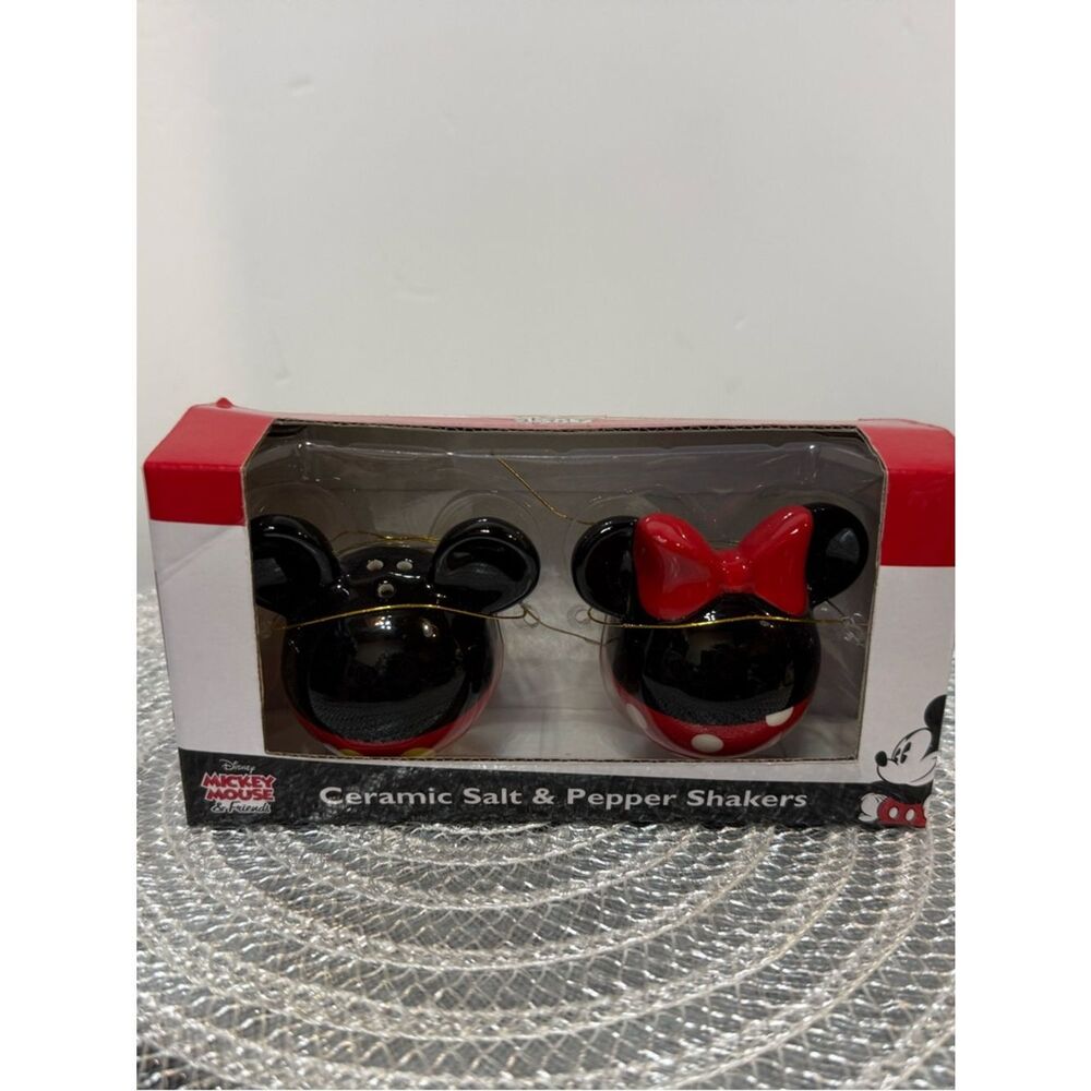 Disney Mickey and Minnie Mouse Head Shaped Salt and Pepper Shakers NWT